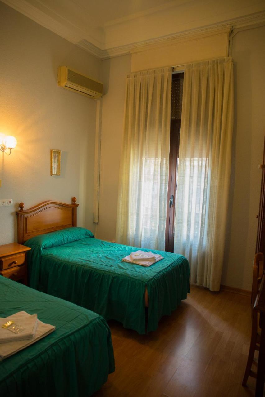 Hostal Lamalonga Hotel Madrid Kültér fotó